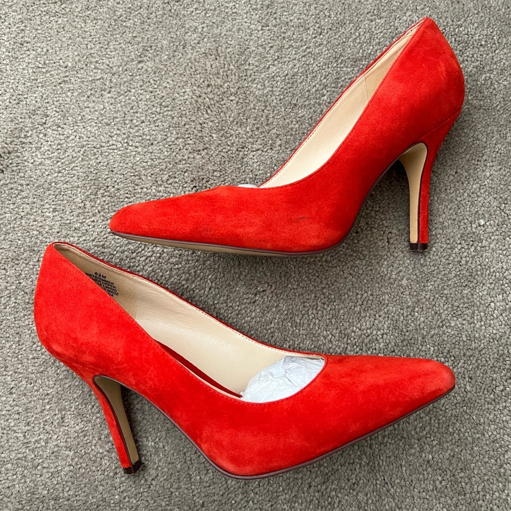 Nine West Orange/Red Suede Heels Size 6.5